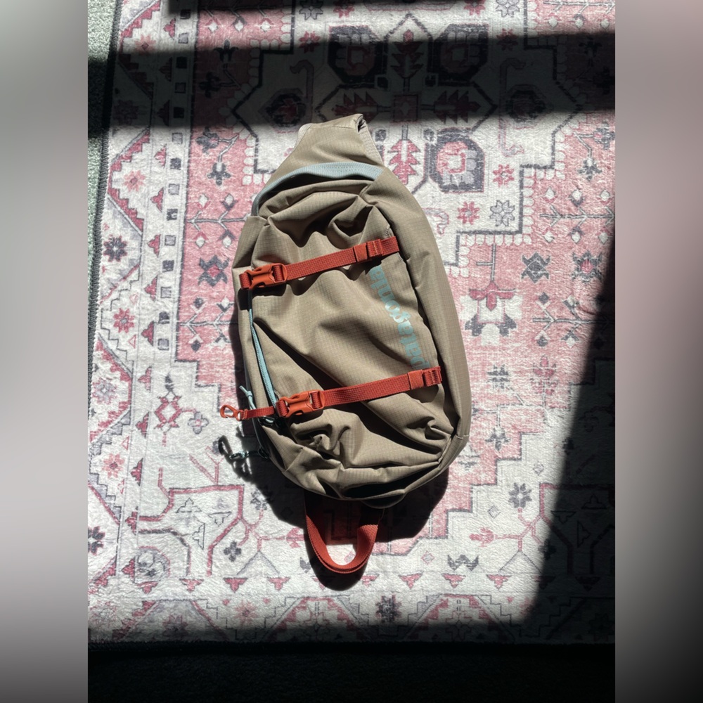 NWOT Patagonia Atom 8L Sling Backpack